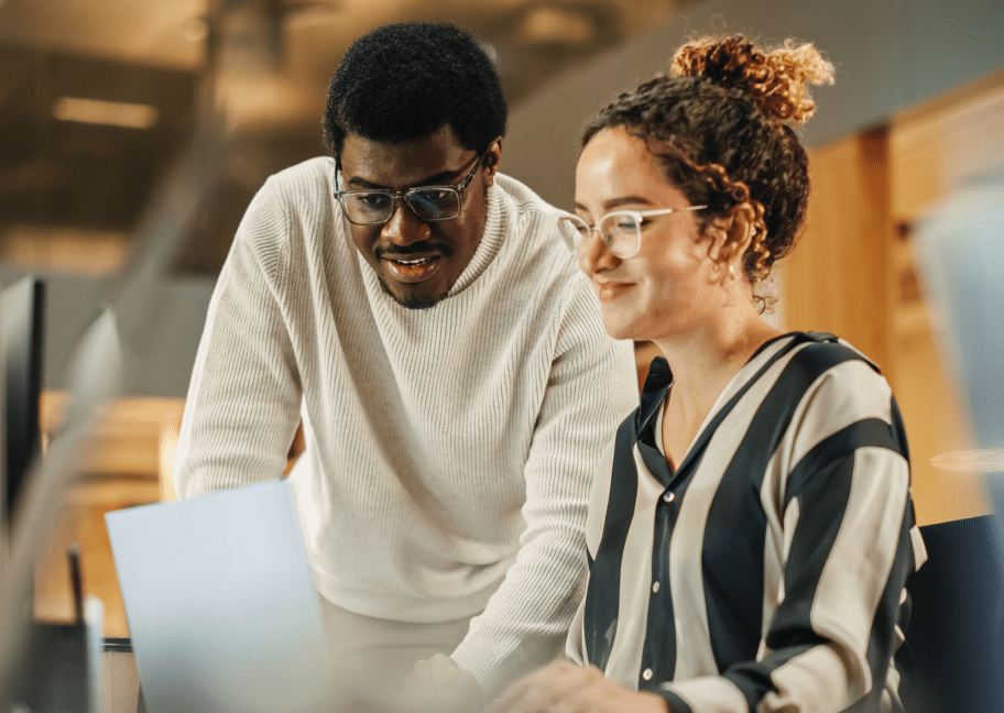 Marketing team creating landing pages with Instapage platform